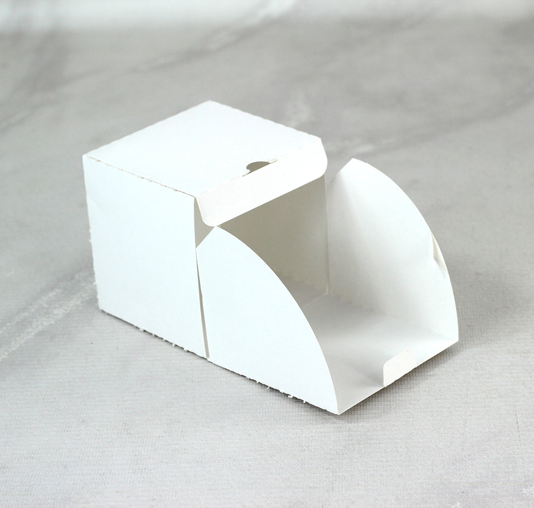 Ciento de Cajas Cuadradas con Aperura Tipo Bisagra, Medidas: 8.5x8x8.5 cm Ancho-Fondo-Alto