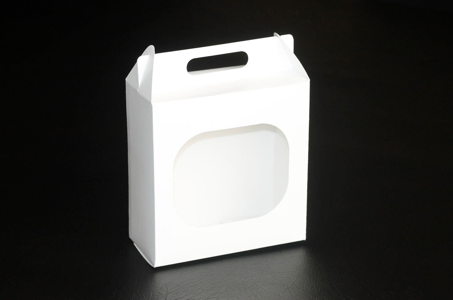 Ciento de Caja Tipo Lonchera en Texcote Blanco. Medidas: 16x20x7cm.