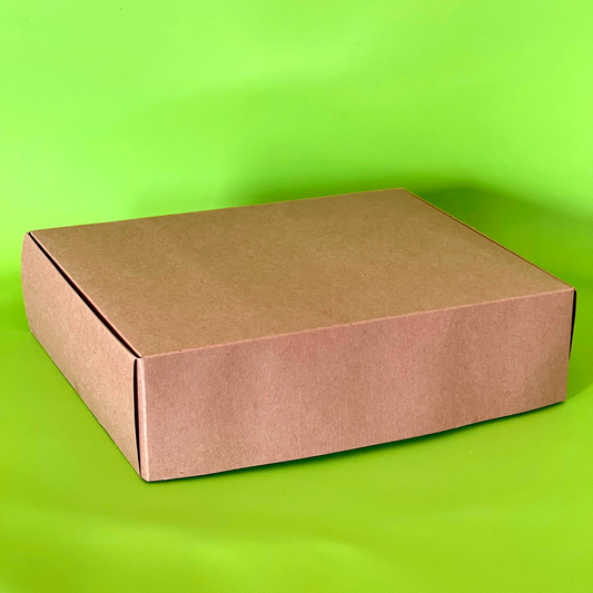 Ciento de Cajas Grandes Rectangulares. Medidas: 29x23x8 cm.