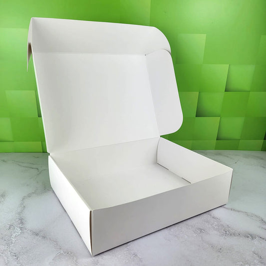 Ciento de Cajas Grandes Rectangulares Blancas. Medidas: 29x23x8 cm.