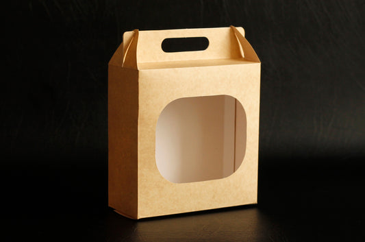 Ciento de Caja Tipo Lonchera en Kraftback Café con Textura. Medidas: 16x20x7cm.