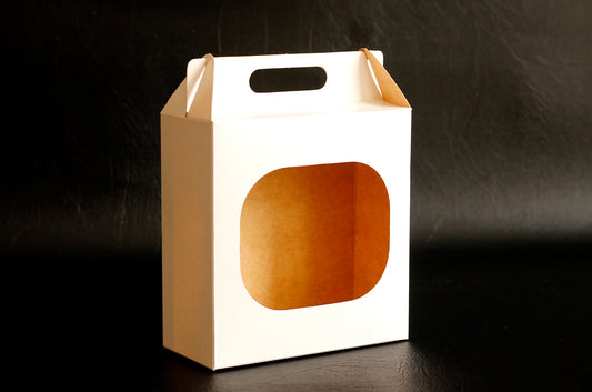 Ciento de Caja Tipo Lonchera en Kraftback Color Blanco. Medidas: 16x20x7cm.